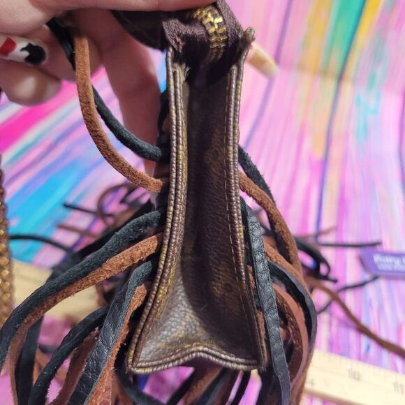 🔷️LV Vintage Boho Crossbody or Wristlet with Fringe on Chain - Picture 8 of 16